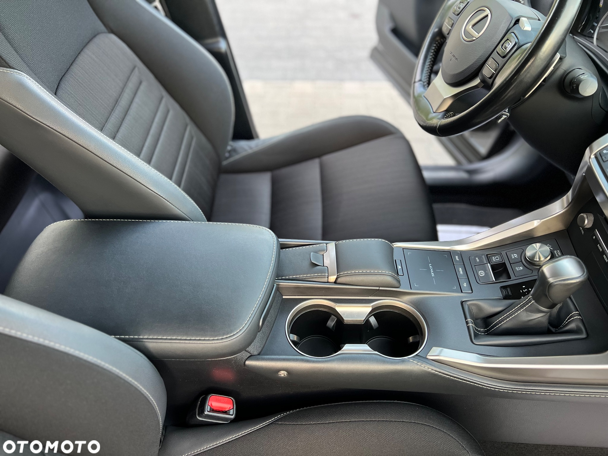 Lexus NX 300h Business Edition AWD - 31