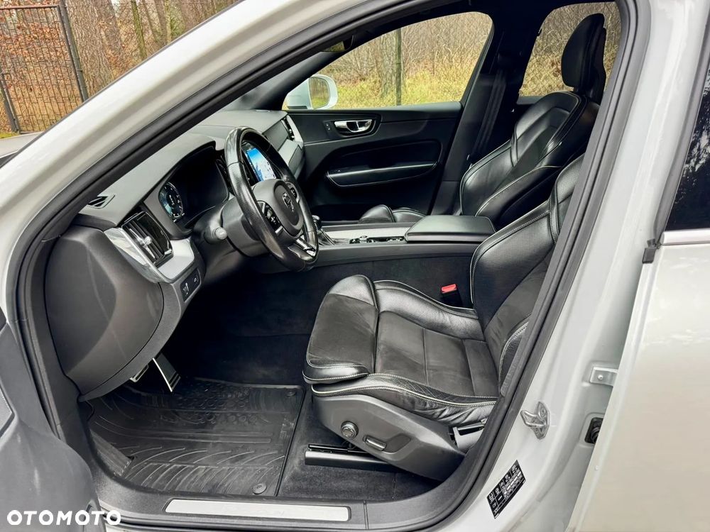 Volvo XC 60 D4 AWD R-Design - 22