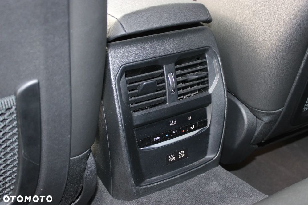 BMW Seria 3 320i xDrive M Sport - 23