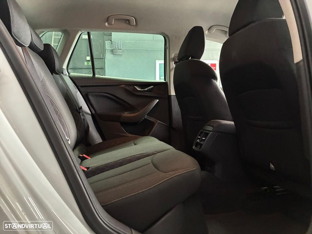 Skoda Kamiq 1.0 TSI Ambition DSG - 26