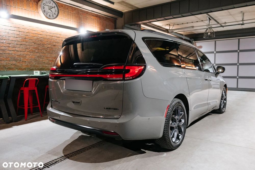 Chrysler Pacifica - 26
