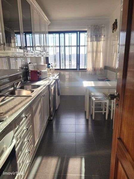 Vendo luminoso T3 em Sacavém - Grande imagem: 4/12