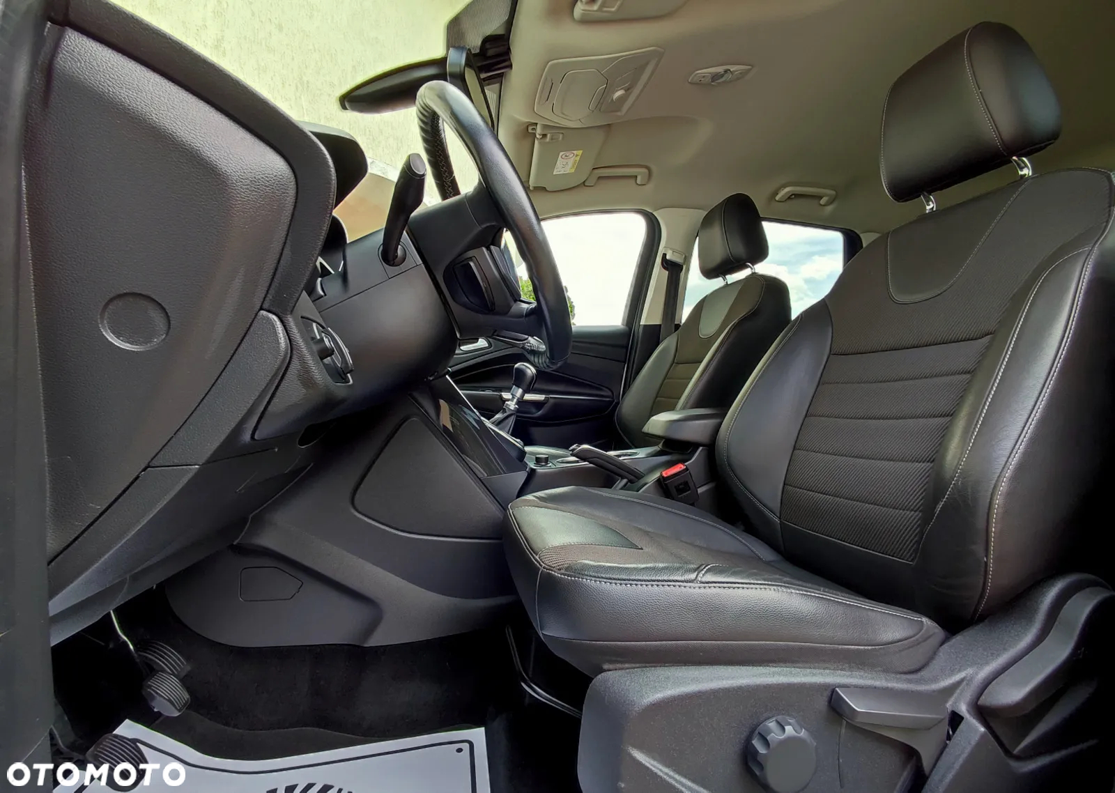 Ford Kuga 1.5 EcoBoost 2x4 ST-Line - 8