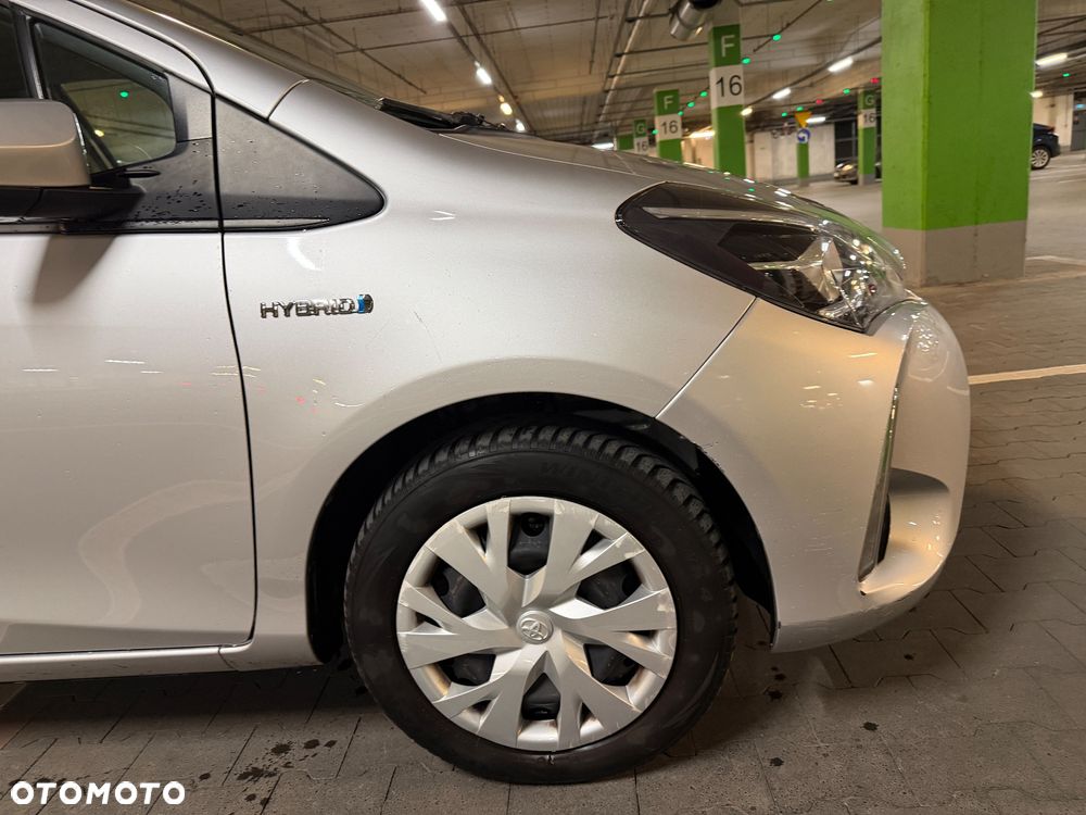 Toyota Yaris Hybrid 100 Premium - 8
