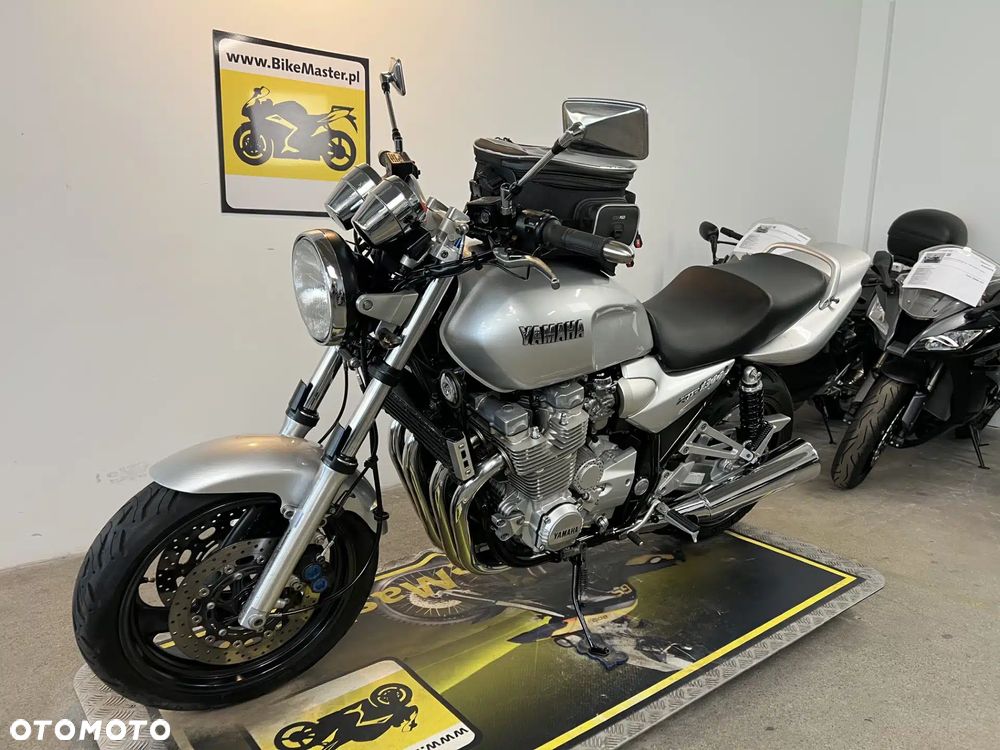 Yamaha XJR - 4