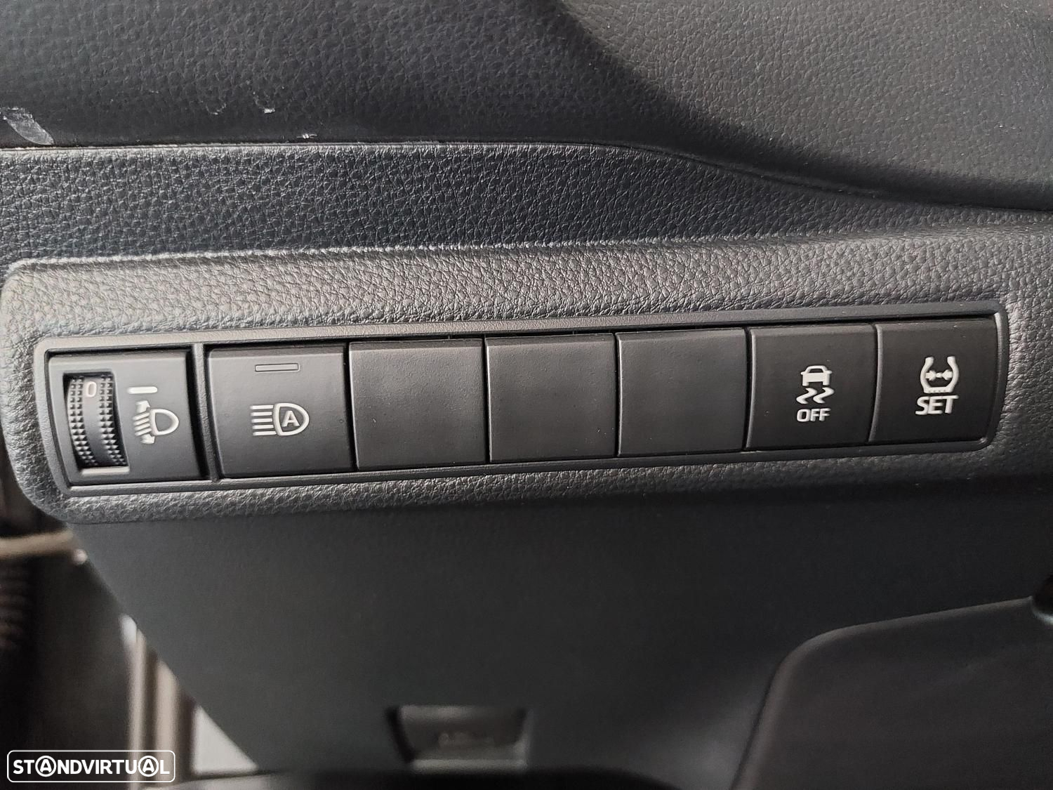 Toyota Corolla 1.8 Hybrid Exclusive - 26