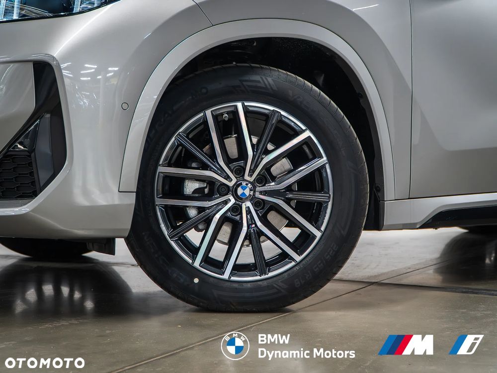 BMW iX1 eDrive20 M Sportpaket - 10