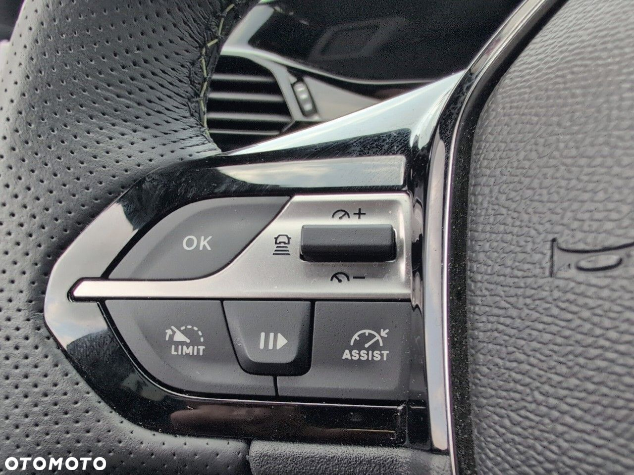 Peugeot 408 - 18