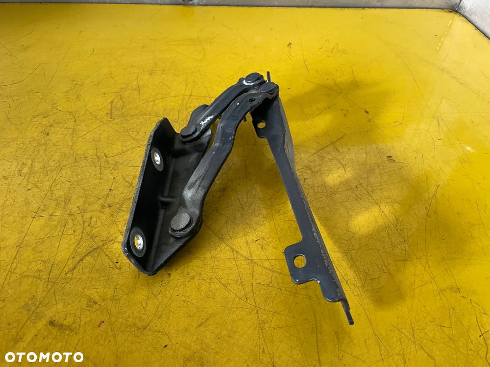 VW GOLF V 5 ZAWIAS UCHWYT MASKI PRAWY - 2