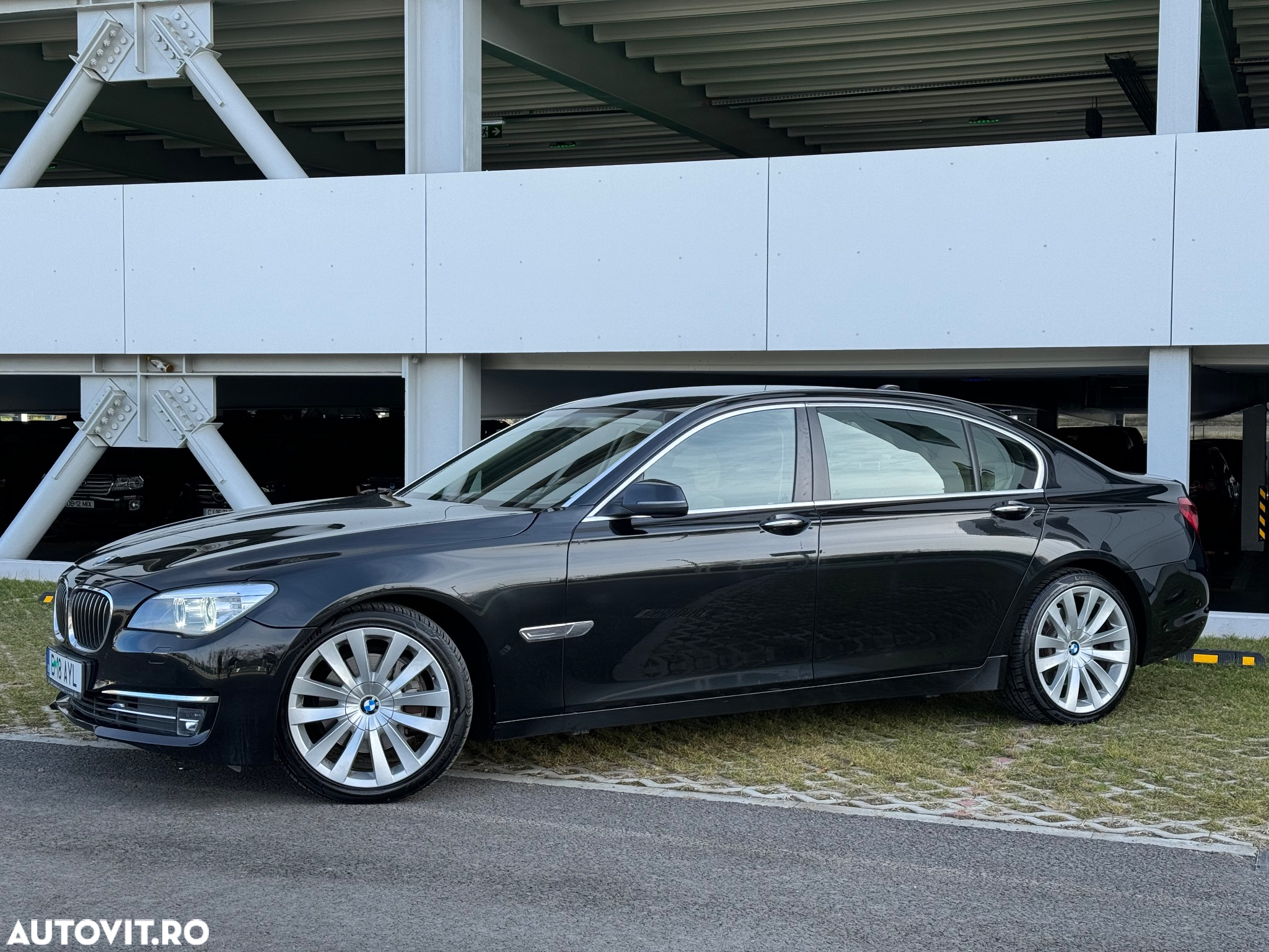 BMW Seria 7 740Li - 4