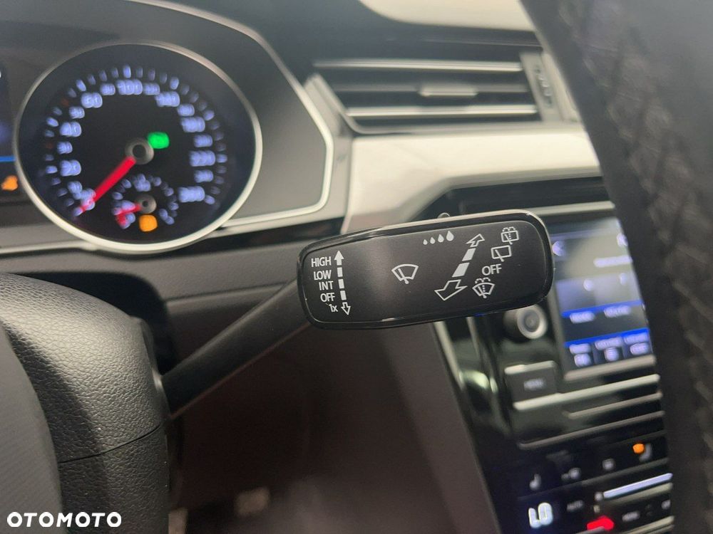 Volkswagen Passat - 24