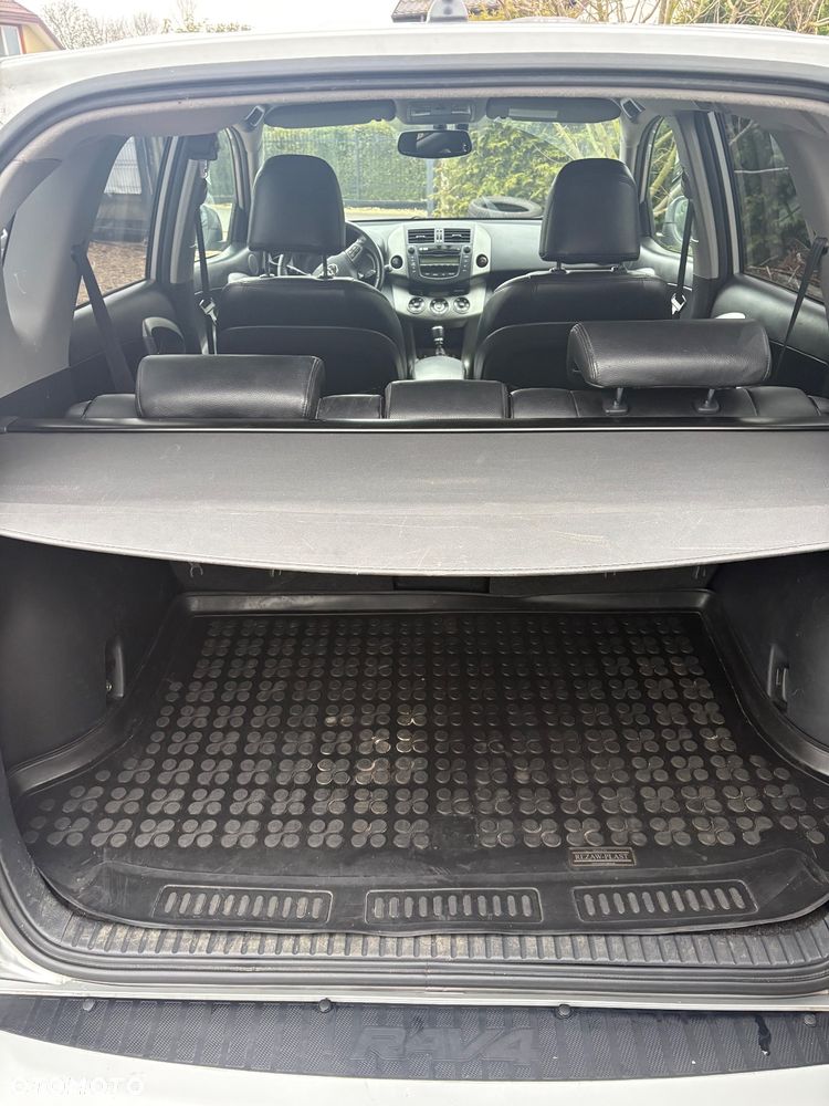 Toyota RAV4 2.2 D-4D Prestige - 33