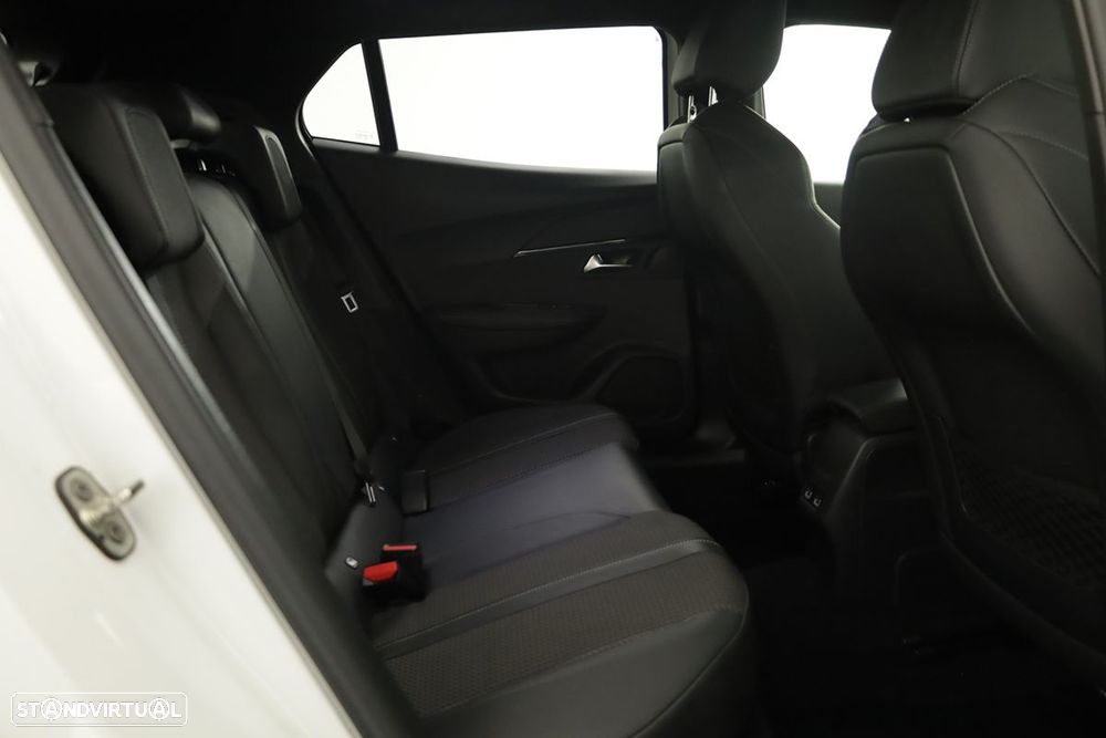 Peugeot 2008 1.2 PureTech GT EAT8 - 22