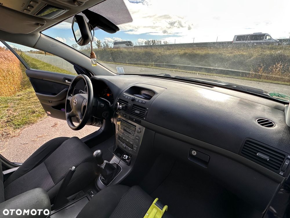 Toyota Avensis 1.8 VVT-i Luna - 21