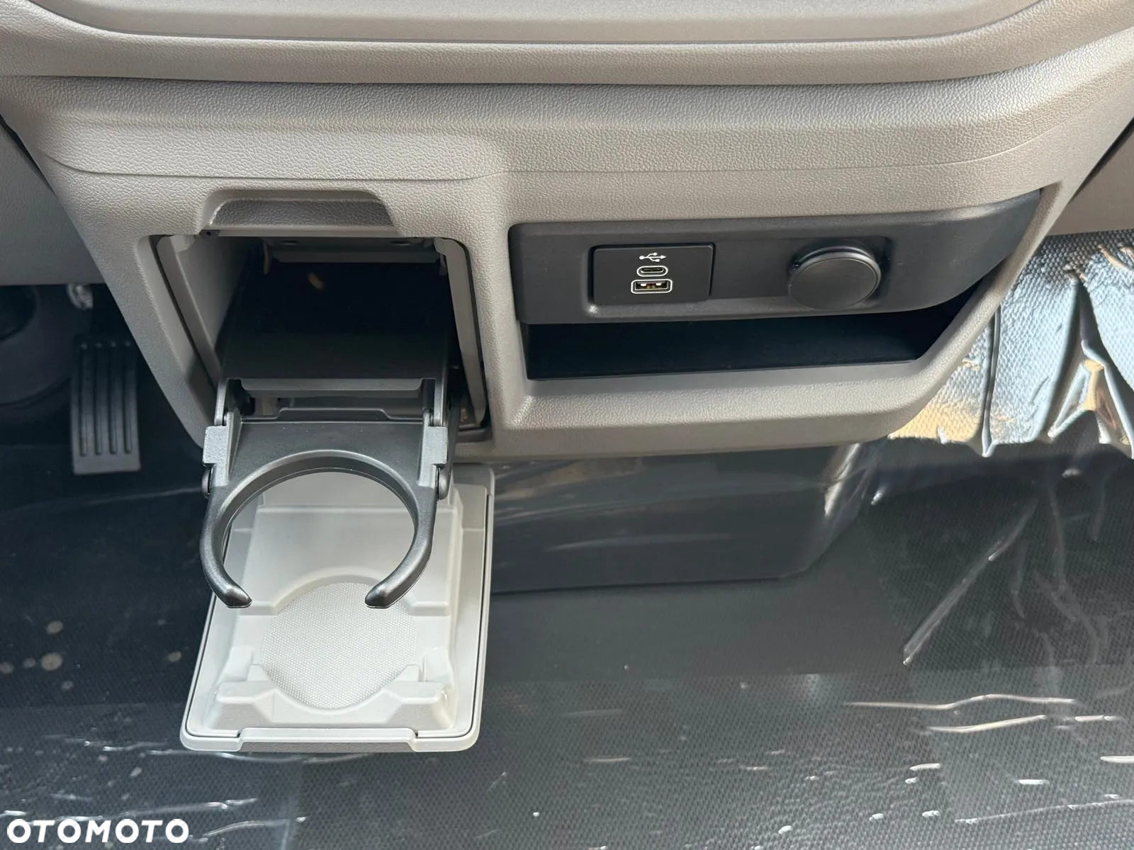 Volkswagen Transporter T7 - 16