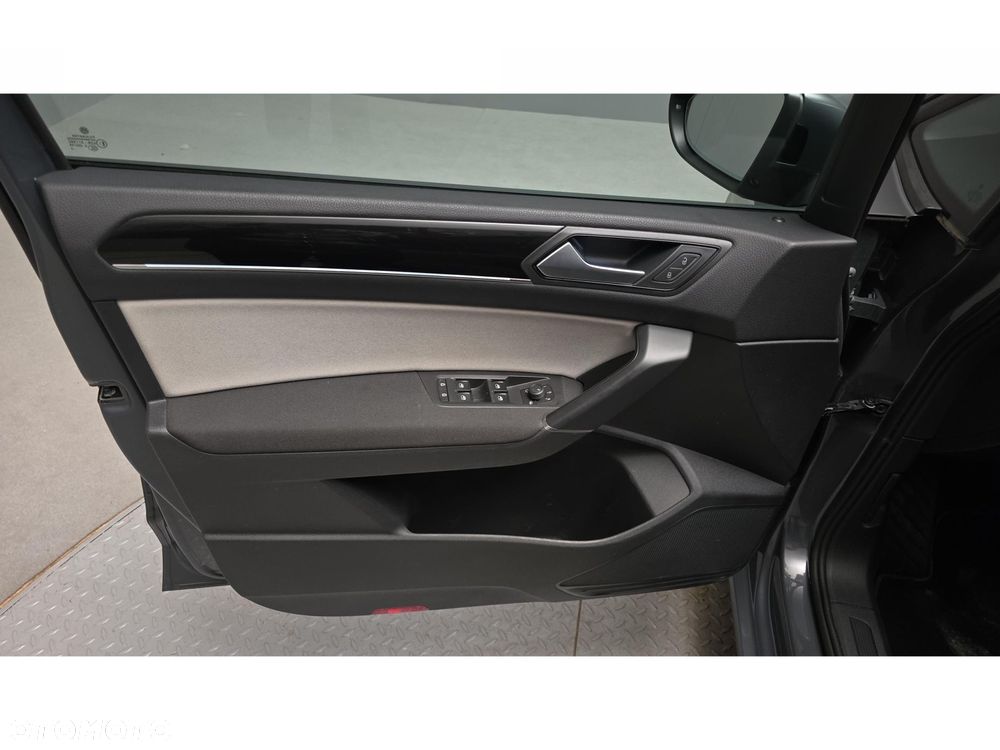 Volkswagen Touran - 17