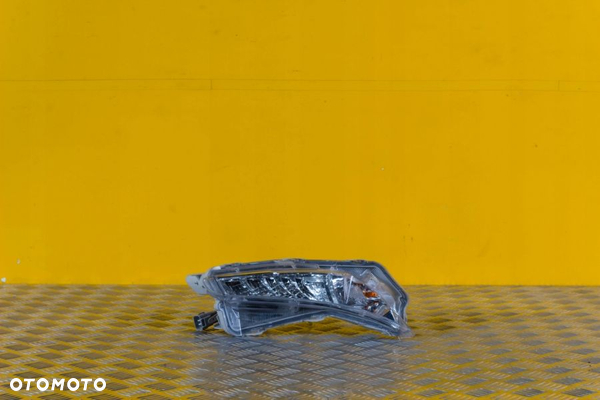 TOYOTA CAMRY KIERUNKOWSKAZ LAMPA LED DRL HALOGEN R