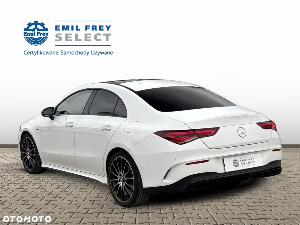 Mercedes-Benz CLA 200 7G-DCT - 4