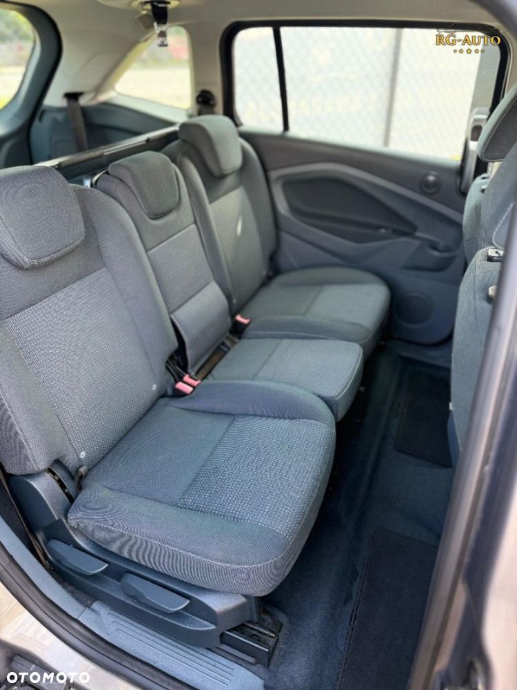 Ford Grand C-MAX - 36