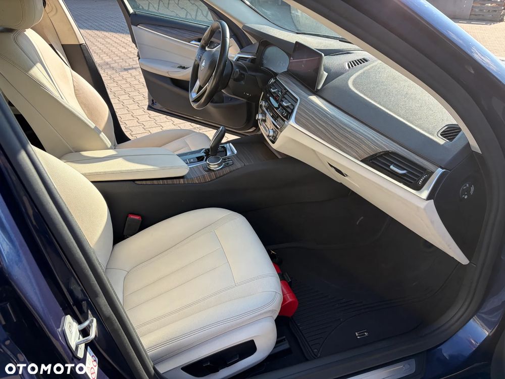 BMW Seria 5 520d xDrive - 16