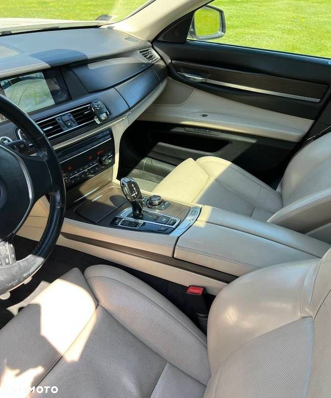 BMW Seria 7 740d - 7