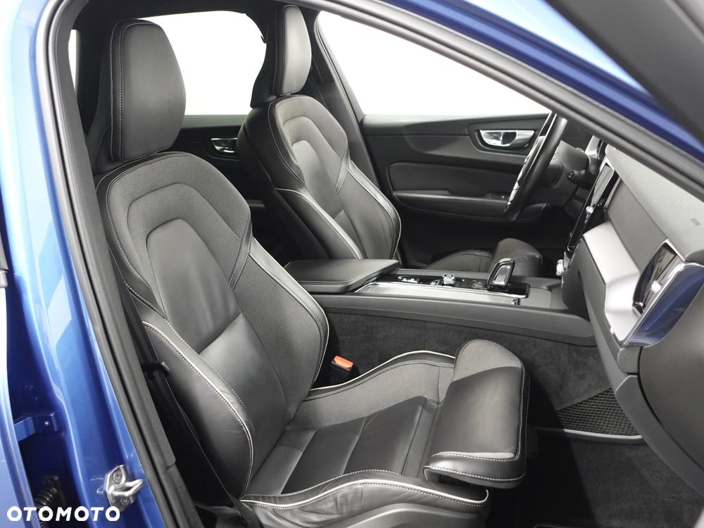 Volvo XC 60 B4 D AWD R-Design - 25