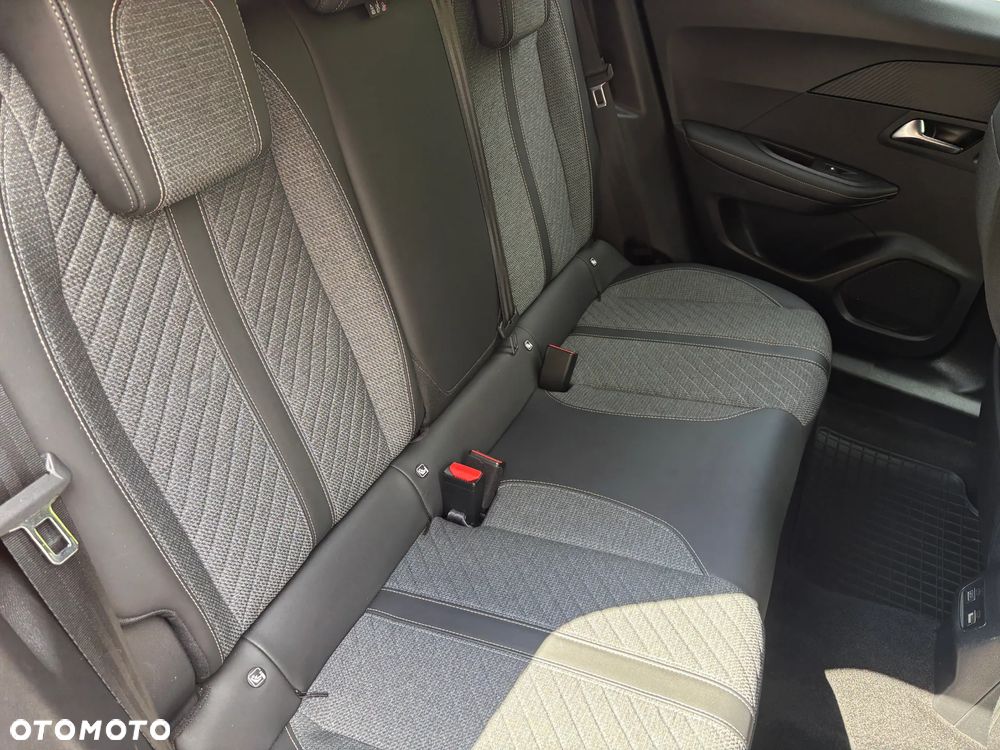 Peugeot 2008 PureTech 130 Allure S&S EAT8 - 19