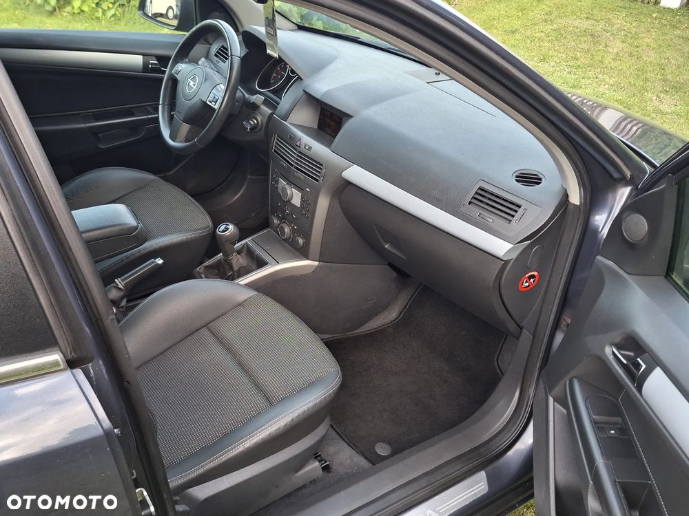 Opel Astra 1.8 Caravan Cosmo - 21