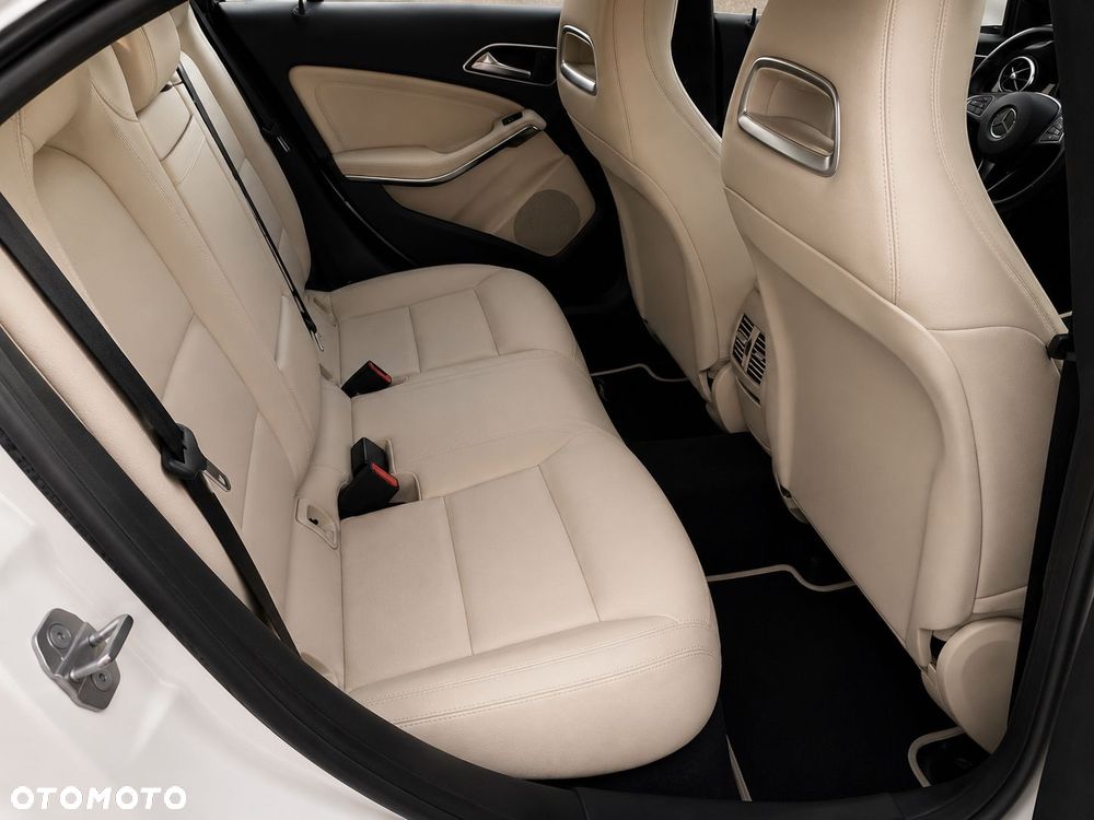 Mercedes-Benz CLA 250 4-Matic AMG Line - 31