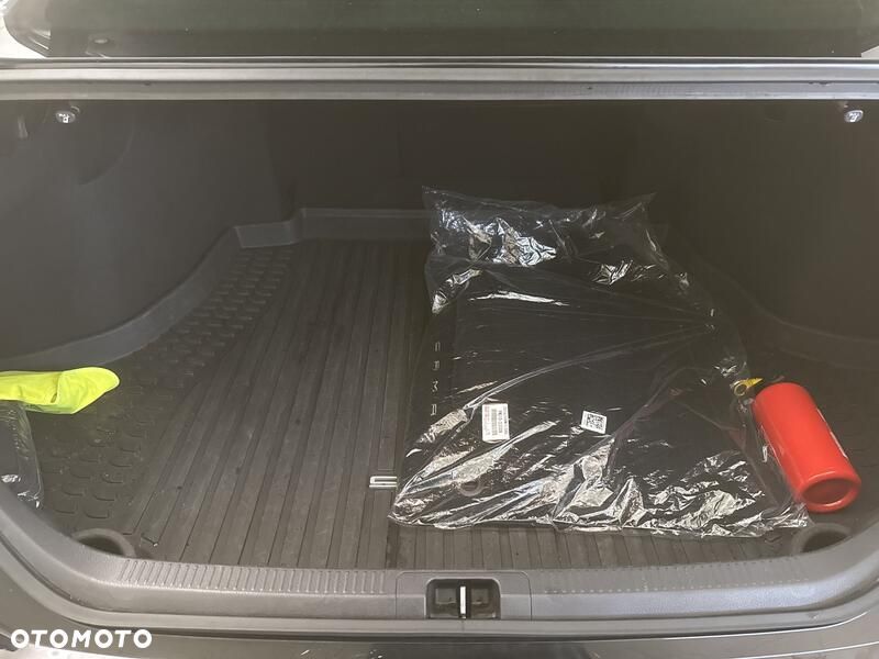Toyota Camry 2.5 Hybrid Comfort CVT - 23