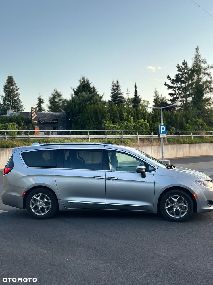Chrysler Pacifica - 6