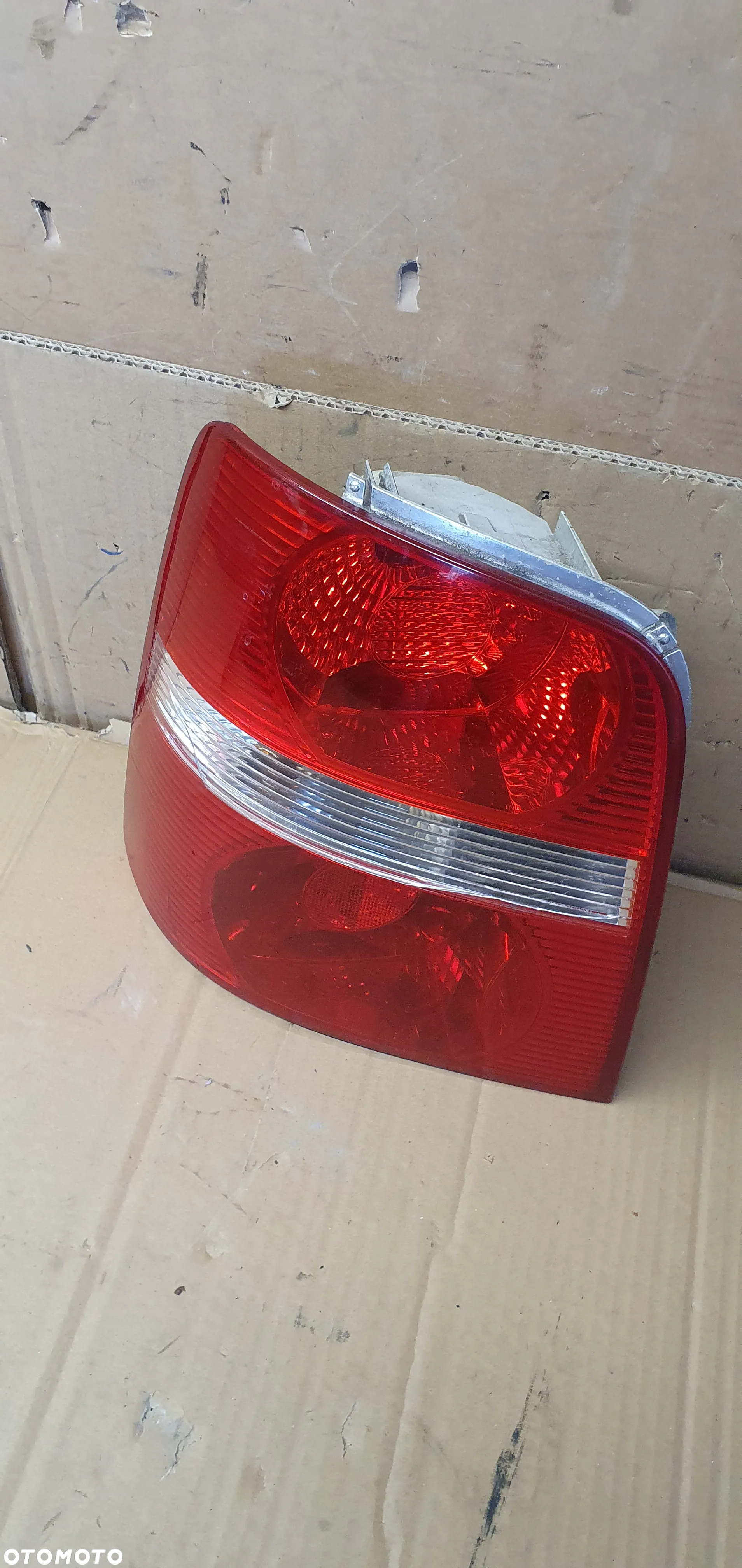 Lampa lewy tył tylna lewa VW Touran 1T0945095C 1T0945111B - 2