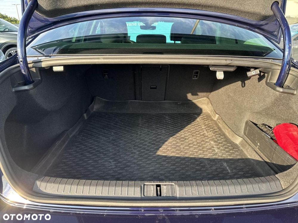 Volkswagen Passat - 16