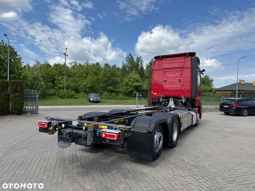 Mercedes-Benz - 10