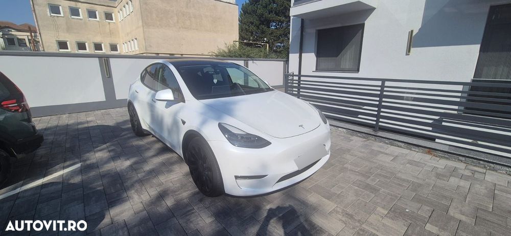 Tesla Model Y Performance - 4