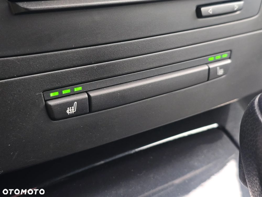 BMW Seria 3 330i M Sport Edition - 8