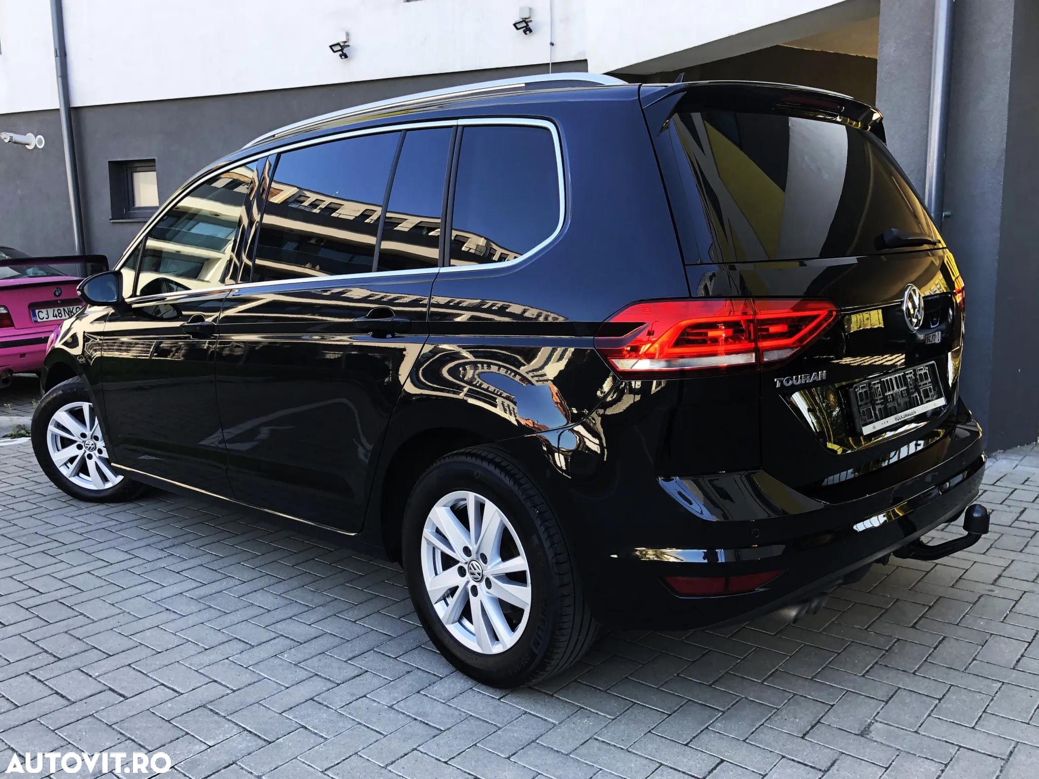 Volkswagen Touran 2.0 TDI DSG Highline - 5