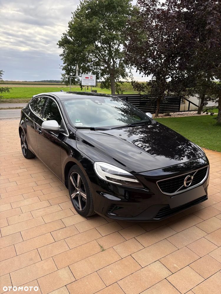 Volvo V40 T3 Drive-E R-Design Momentum - 1