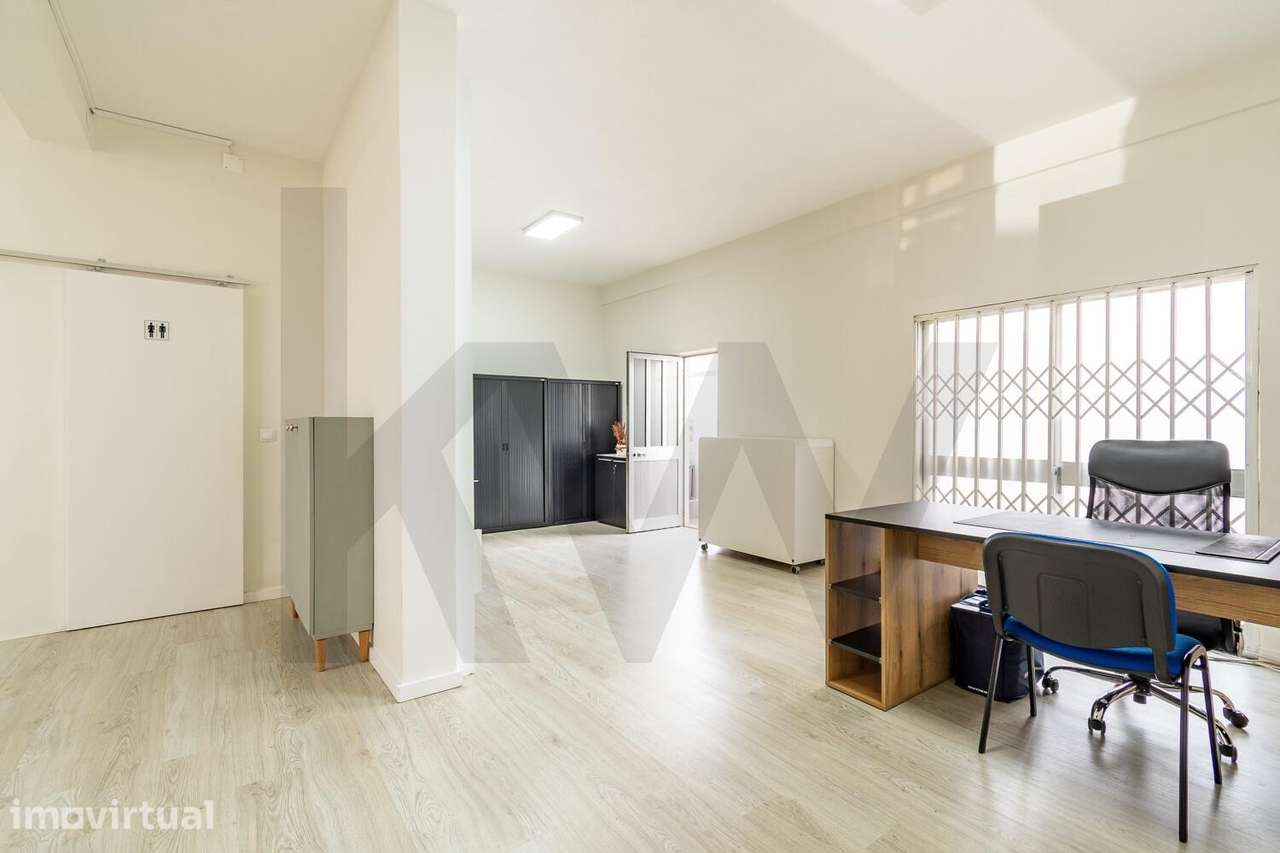 Escritório amplo com área de utilização 125m2 e Luz Natural junto à Es - Grande imagem: 4/21