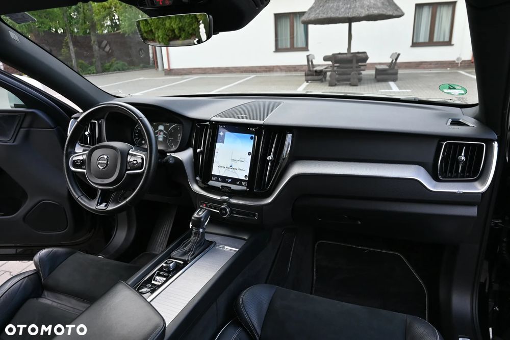 Volvo XC 60 D5 SCR AWD R-Design - 29