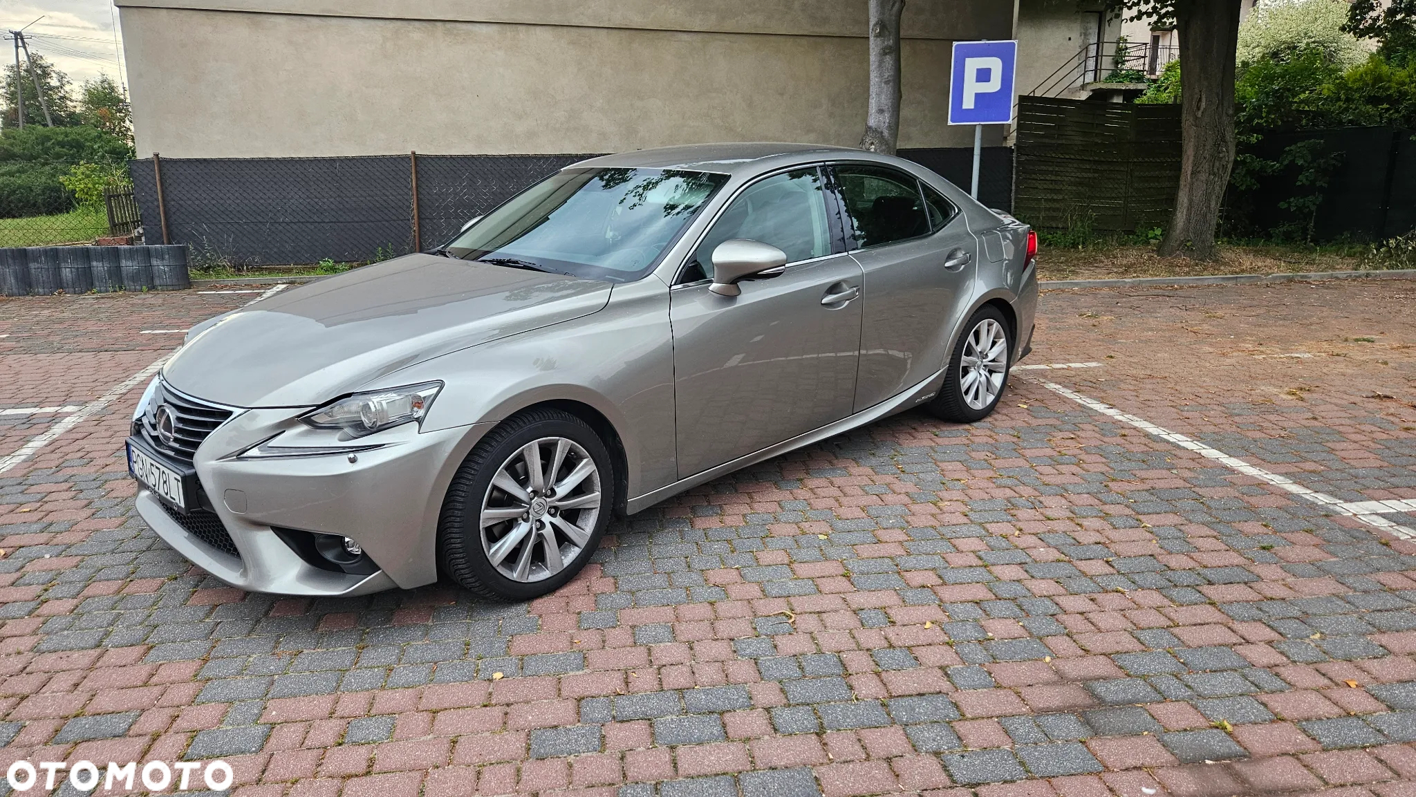 Lexus IS 300h - 10