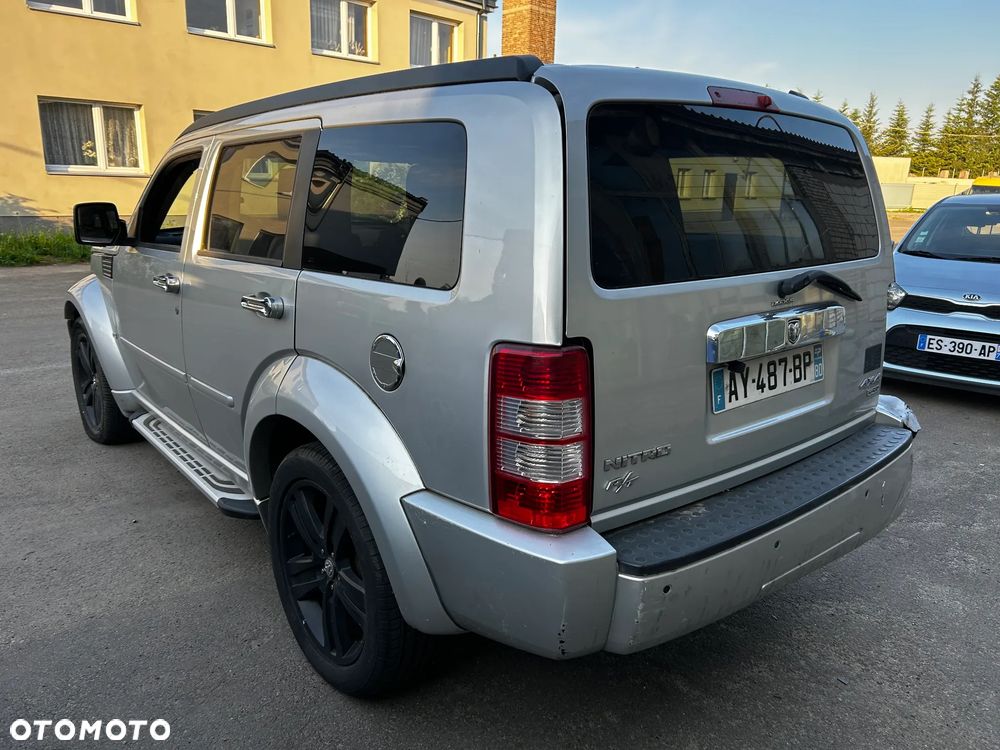 Dodge Nitro - 1