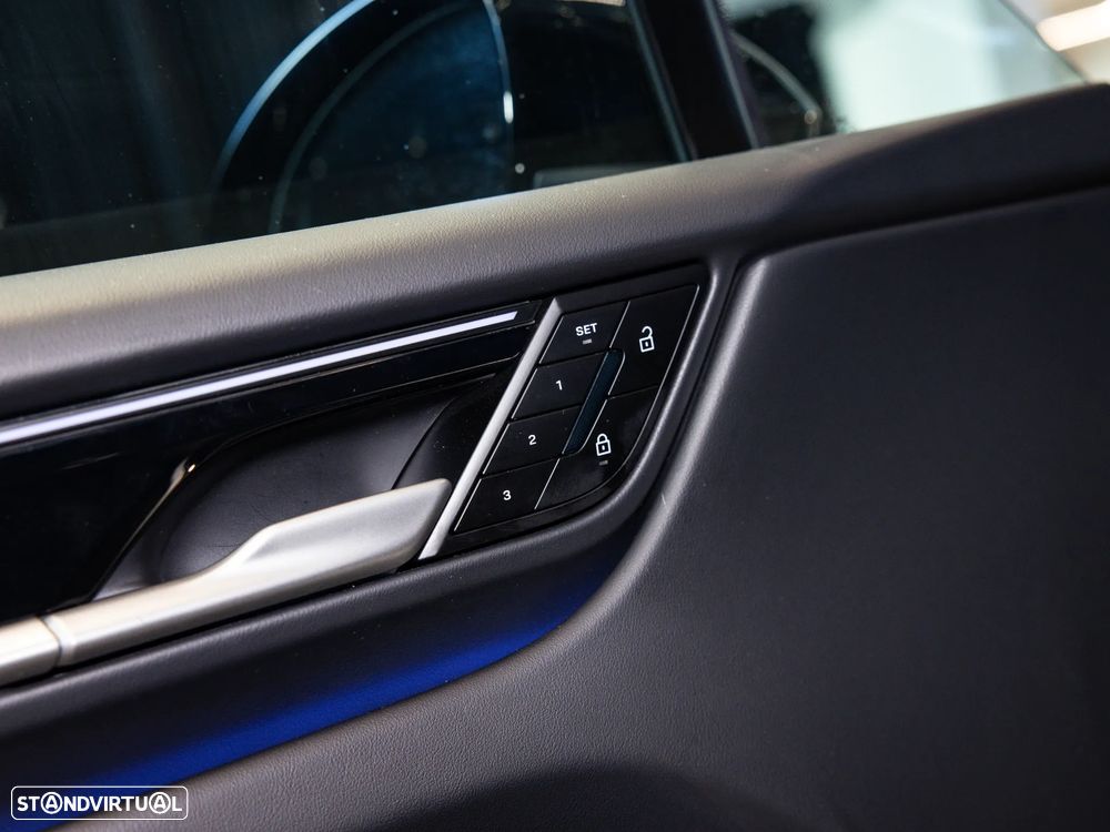 Porsche Macan Electric 4 - 22
