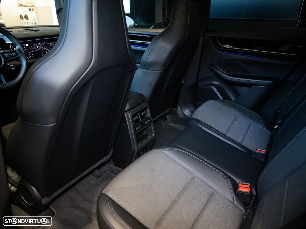 Porsche Macan Electric 4 - 34