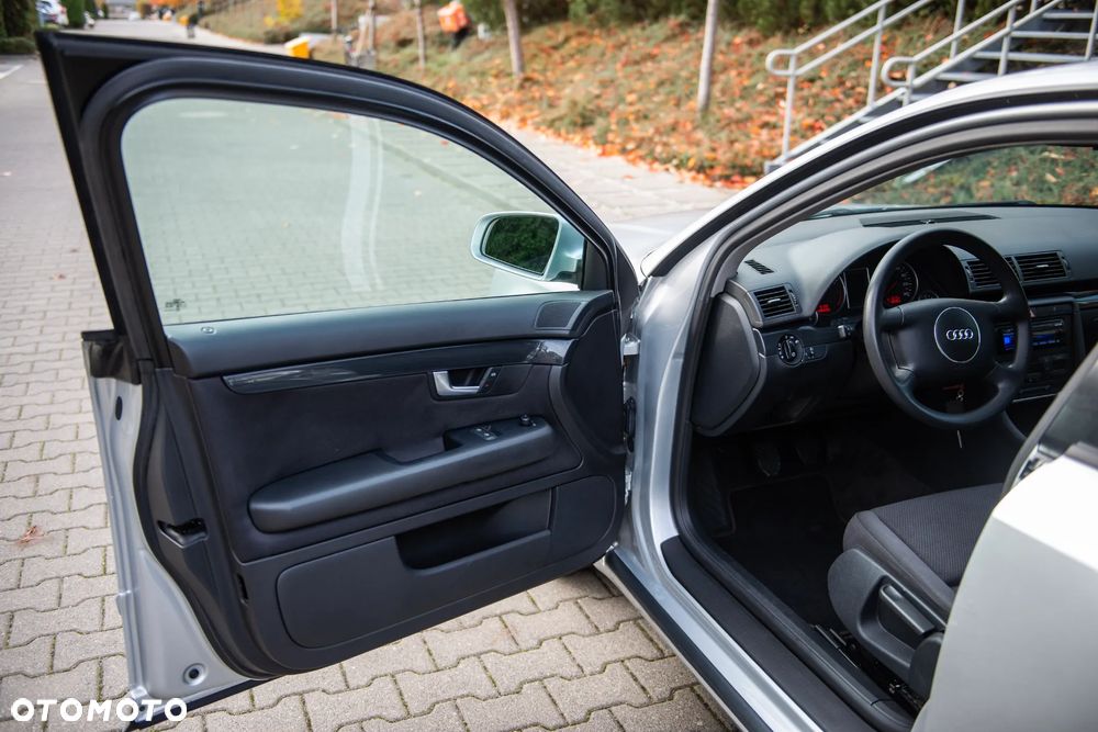 Audi A4 Limousine - 15