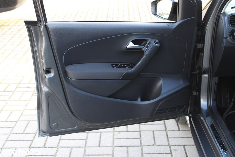 Volkswagen Polo 1.2 TSI MATCH - 24