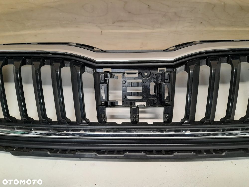 Atrapa chłodnicy Grill Skoda Scala Lift 23-  657853653B - 3