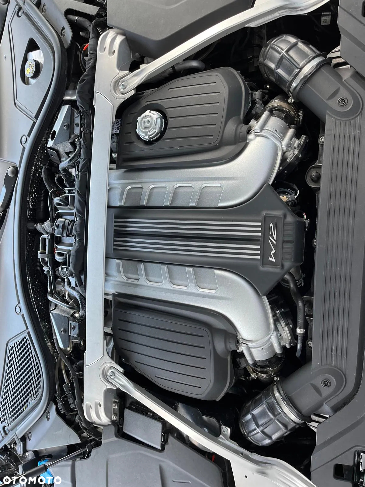 Bentley Flying Spur W12 S - 38