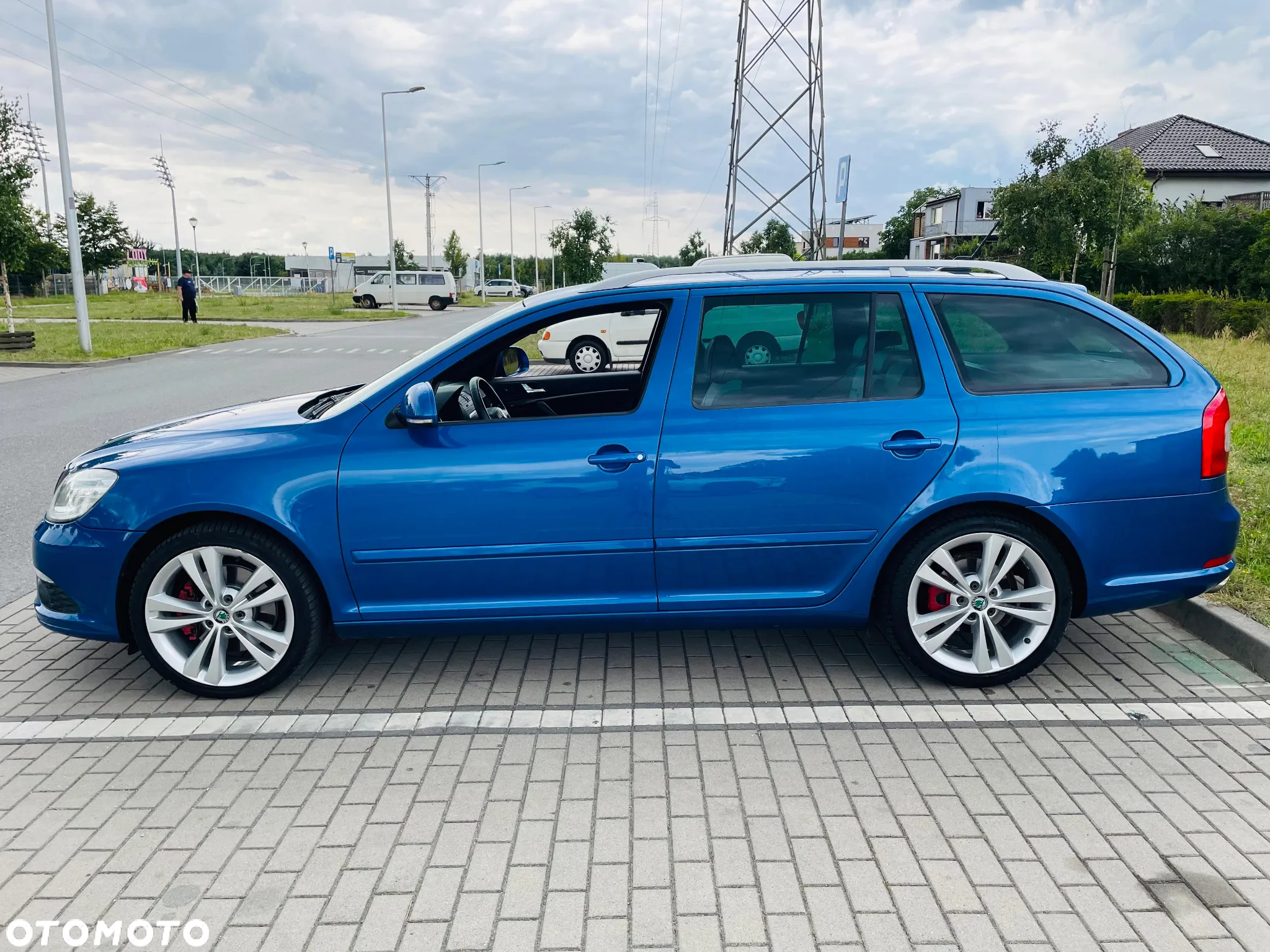 Skoda Octavia Combi 2.0 TDI CR DPF RS - 2