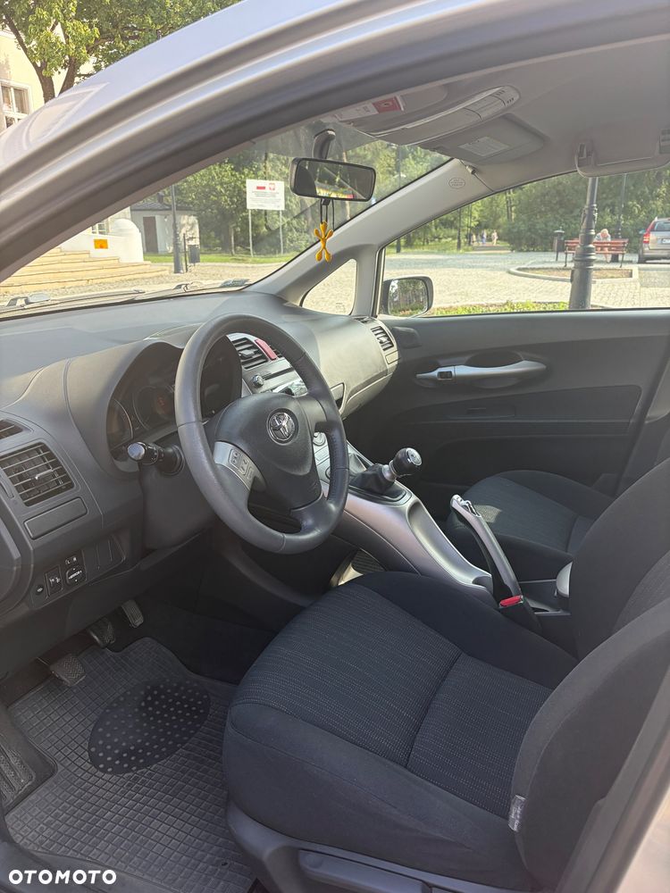 Toyota Auris 1.6 Luna - 17
